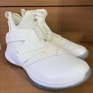 ⭐️Men’s Nike LeBron Soldier XII All White⭐️